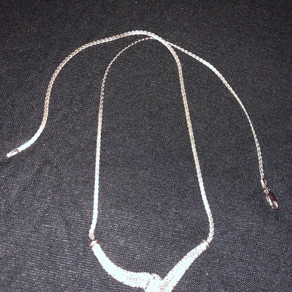 Elegant Silver Knot diamond Necklace - Picture 3 of 8